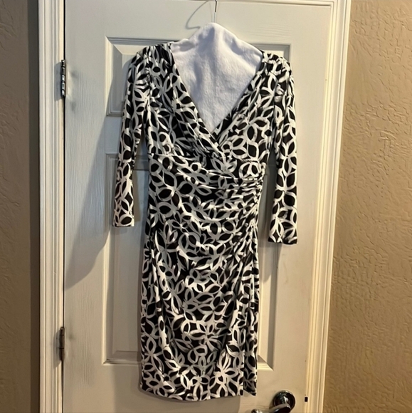 Gray and white Ralph Lauren 3/4 sleeve v-neck dress, size 4 - Picture 7 of 10